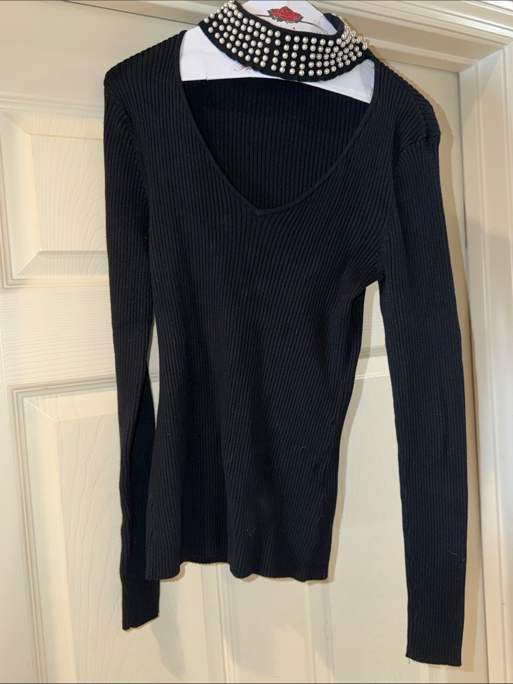 Boston Proper Black Ribbed beads look like pearls V-Neck Long Sleeve Top